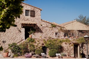 Exterior - Country House 'Mimosa Jardin' with Mountain Views, Wi-Fi, and Air Conditioning (Darnius)