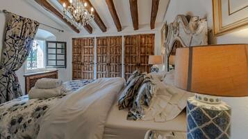 4 bedrooms, free WiFi, bed sheets