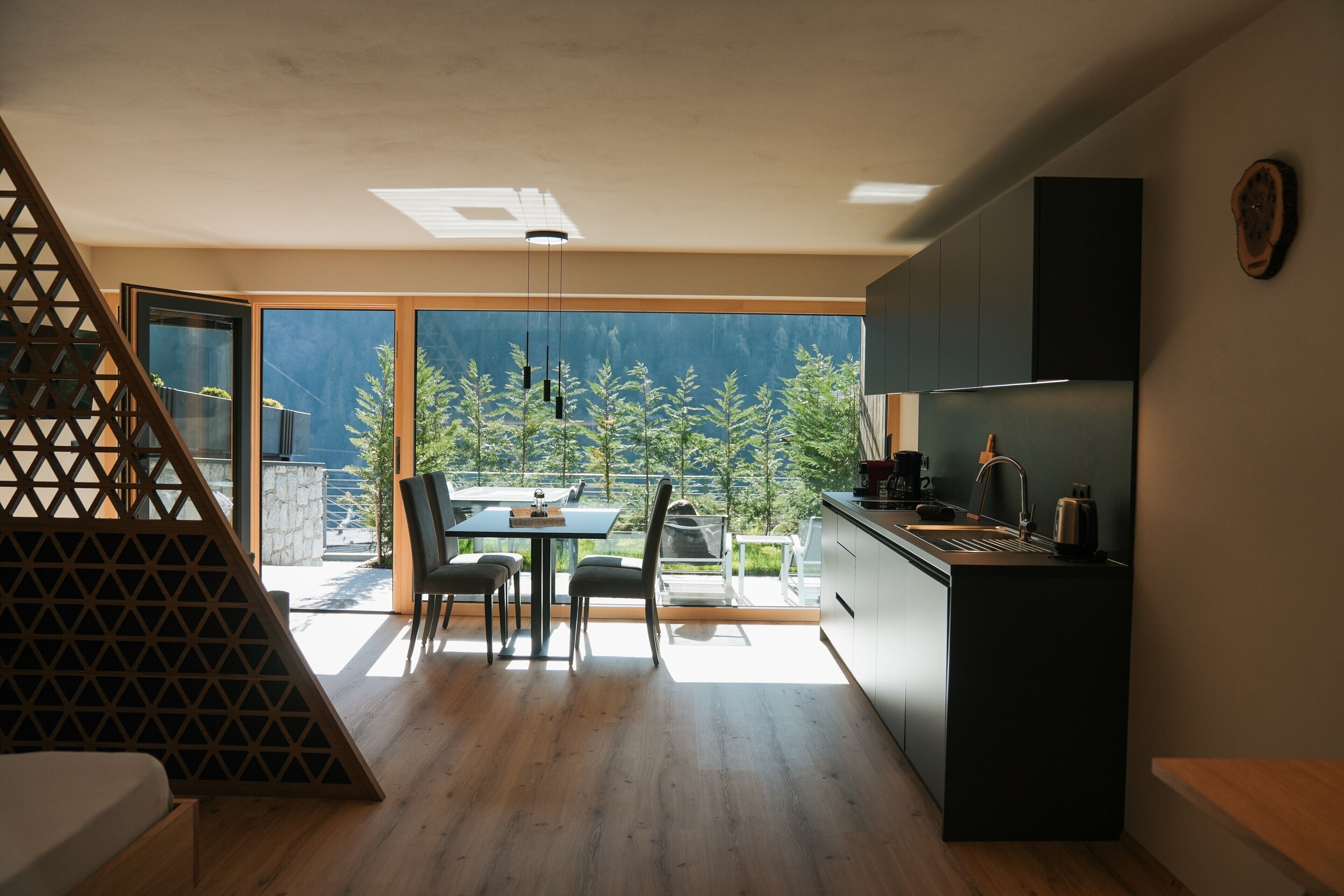 Refrigerador, placa de cocina, lavavajillas, cafetera/tetera