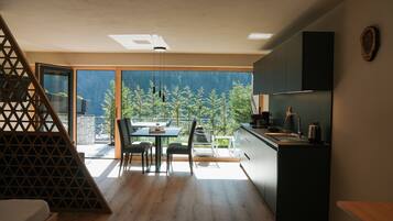 Refrigerador, placa de cocina, lavavajillas, cafetera/tetera