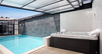 'Villa ‘Flor’ with Heated Pool, Whirlpool, Wi-Fi and Air Conditioning
