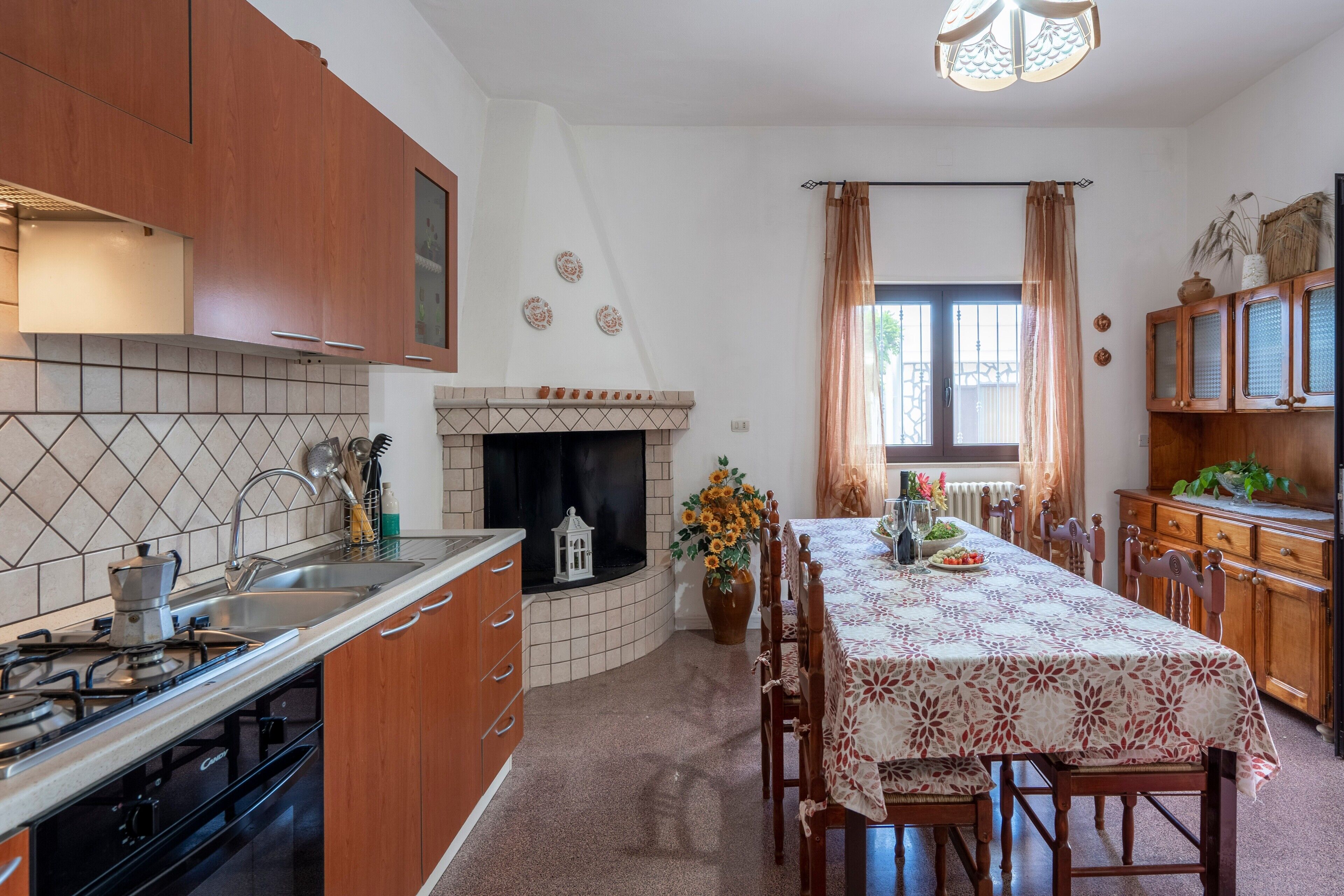 Geladeira, fogão, cooktop, cafeteira/chaleira