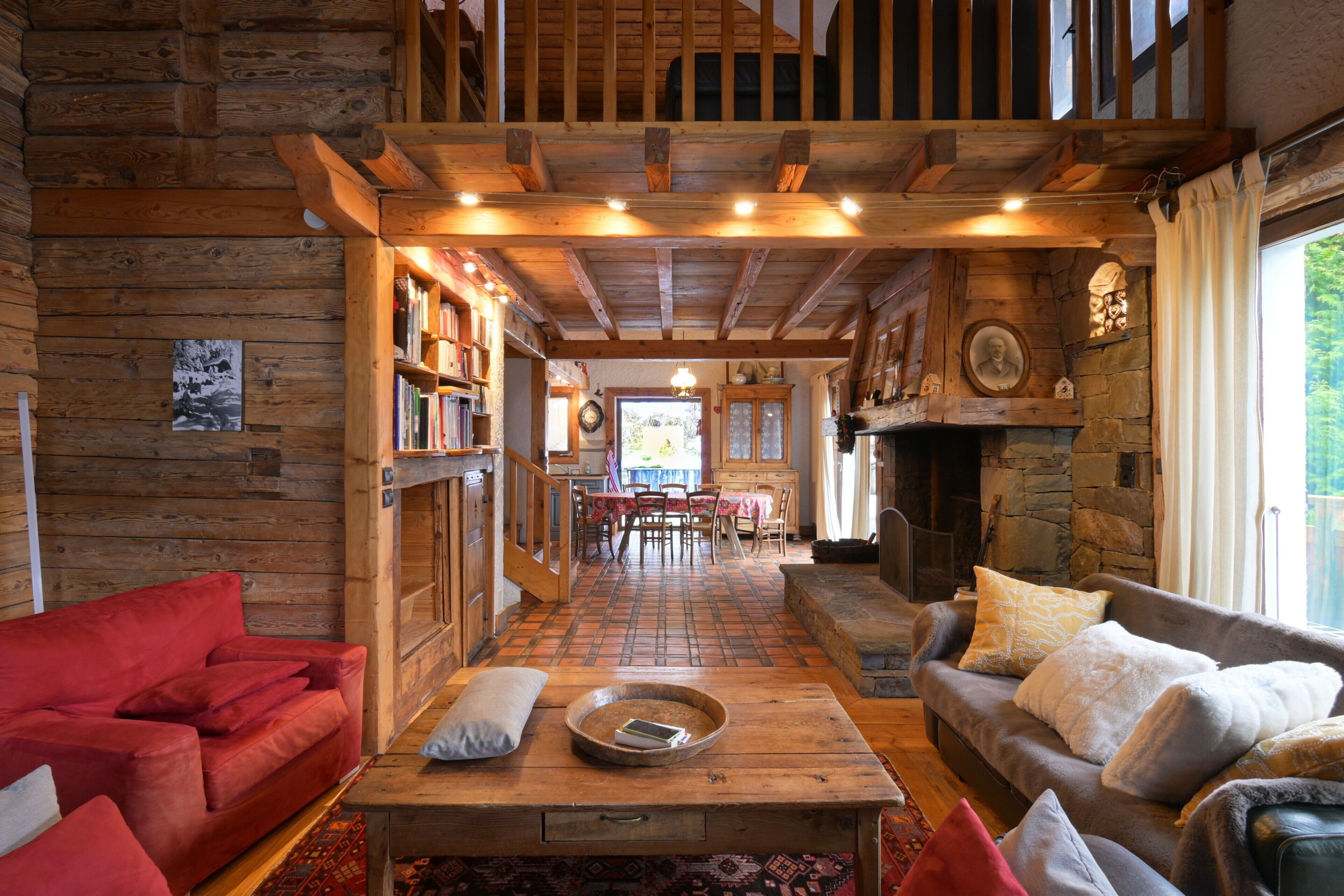 Tv, eldstad och dvd-spelare