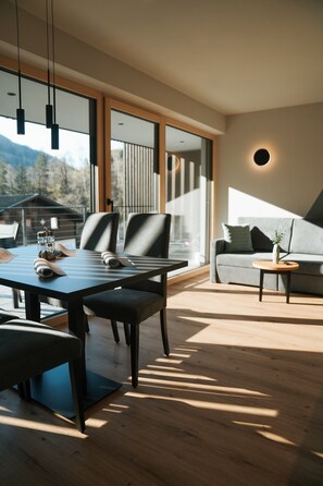 Interior - Apartment "Lodge Terrace Exclusive Large" with Mountain View & Wi-Fi (Sankt Martin in Passeier)