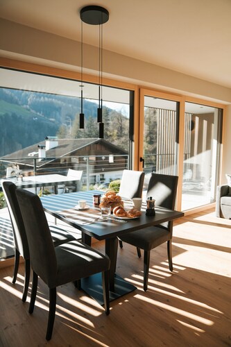 Ferienwohnung "Lodge Terrace Exclusive Large" mit Bergblick und WLAN