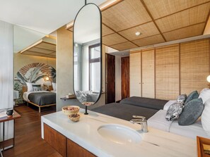 Slippers, bidet, towels - The Isvara By Cove (Seminyak)