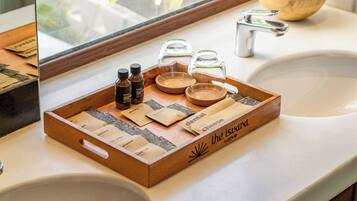 Slippers, bidet, towels