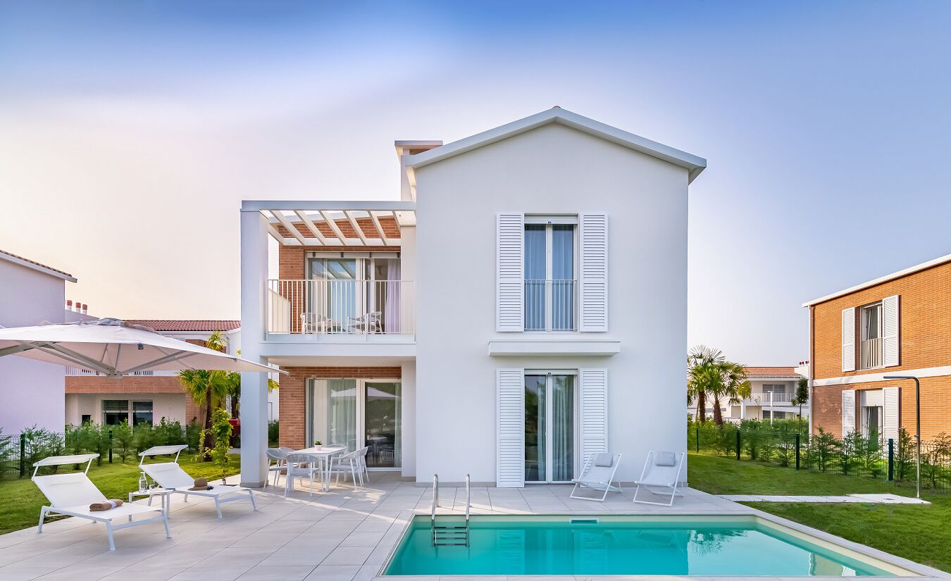 Family Villa | 2 bedrooms, hypo-allergenic bedding, in-room safe, blackout drapes