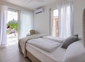 Family Villa | 2 bedrooms, hypo-allergenic bedding, in-room safe, blackout drapes - Pareus Beach Resort (Caorle)