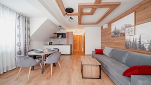 Apartment (G9) | Living area | Flat-screen TV
