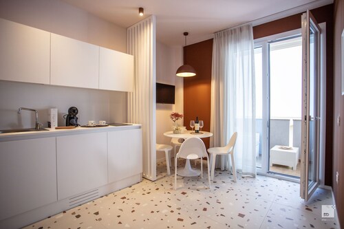 The Lady C - High Apartments