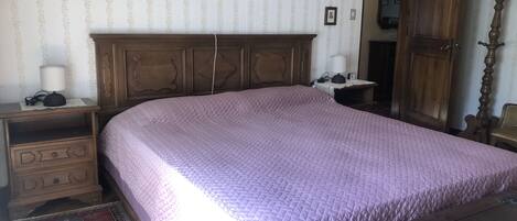 2 室のベッドルーム、アイロン / アイロン台、ベッドシーツ