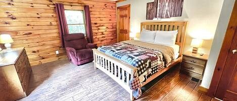 4 bedrooms, desk, free WiFi