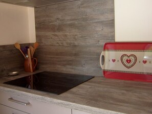 Microonde, forno, lavastoviglie, macchina per tè/caffè