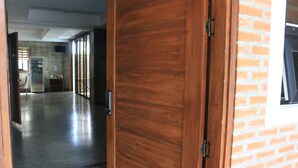 Villa (Koregon Pool Villa F 5 BR) | Woonruimte | Flatscreentelevisie
