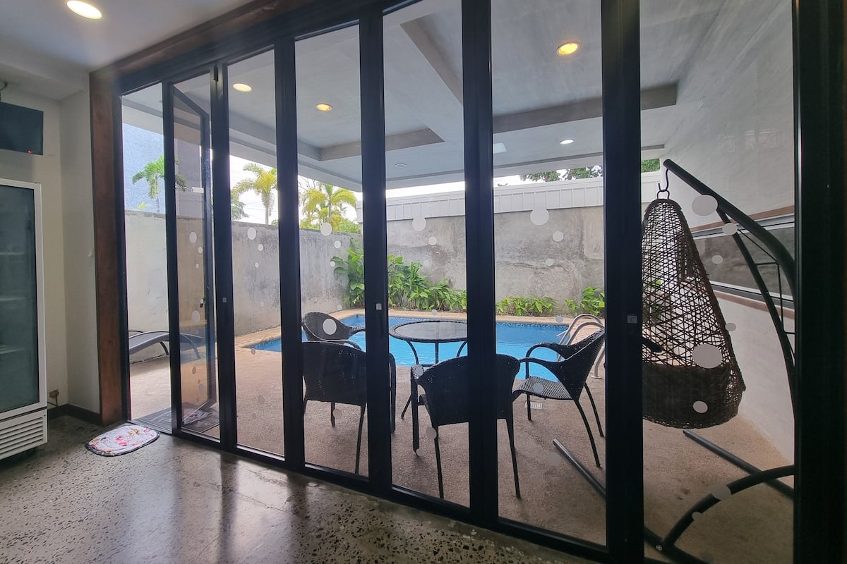 Villa (Koregon Pool Villa H 5 BR) | Coffres-forts dans les chambres, Wi-Fi gratuit