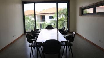Villa (Koregon Pool Villa F 5 BR) | Ruang tamu | TV skrin rata