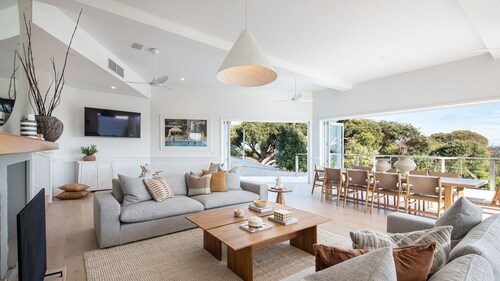 The Cape Retreat with stunning views