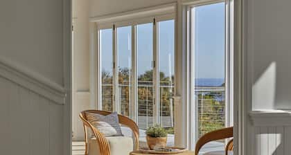 The Cape Retreat with stunning views