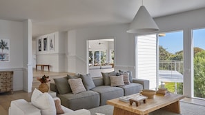 Smart TV, fireplace - The Cape Retreat with stunning views (Cape Schanck)