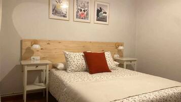 2 makuuhuonetta, silitysrauta/-lauta, vauvan matkasänky, ilmainen Wi-Fi