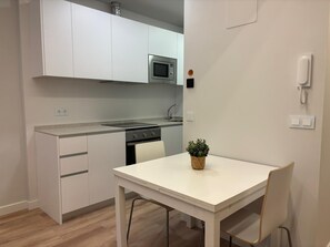 Refrigerador, microondas, horno y tostadora 