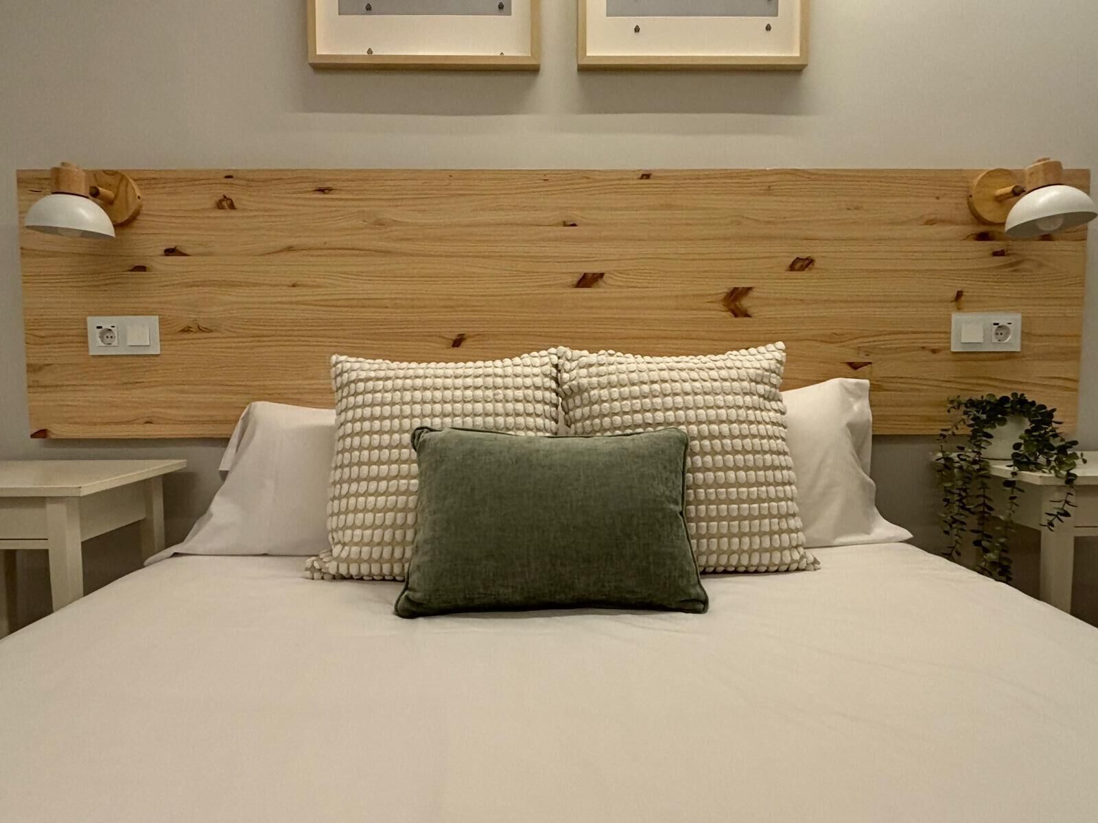 2 slaapkamers, een strijkplank/strijkijzer, reisbedje, gratis wifi