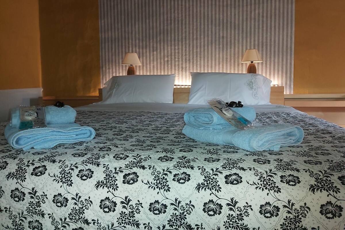 Design Villa | Frette Italian sheets, premium bedding, down duvets, memory-foam beds