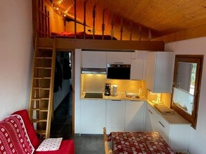 Fridge, microwave, dishwasher, toaster