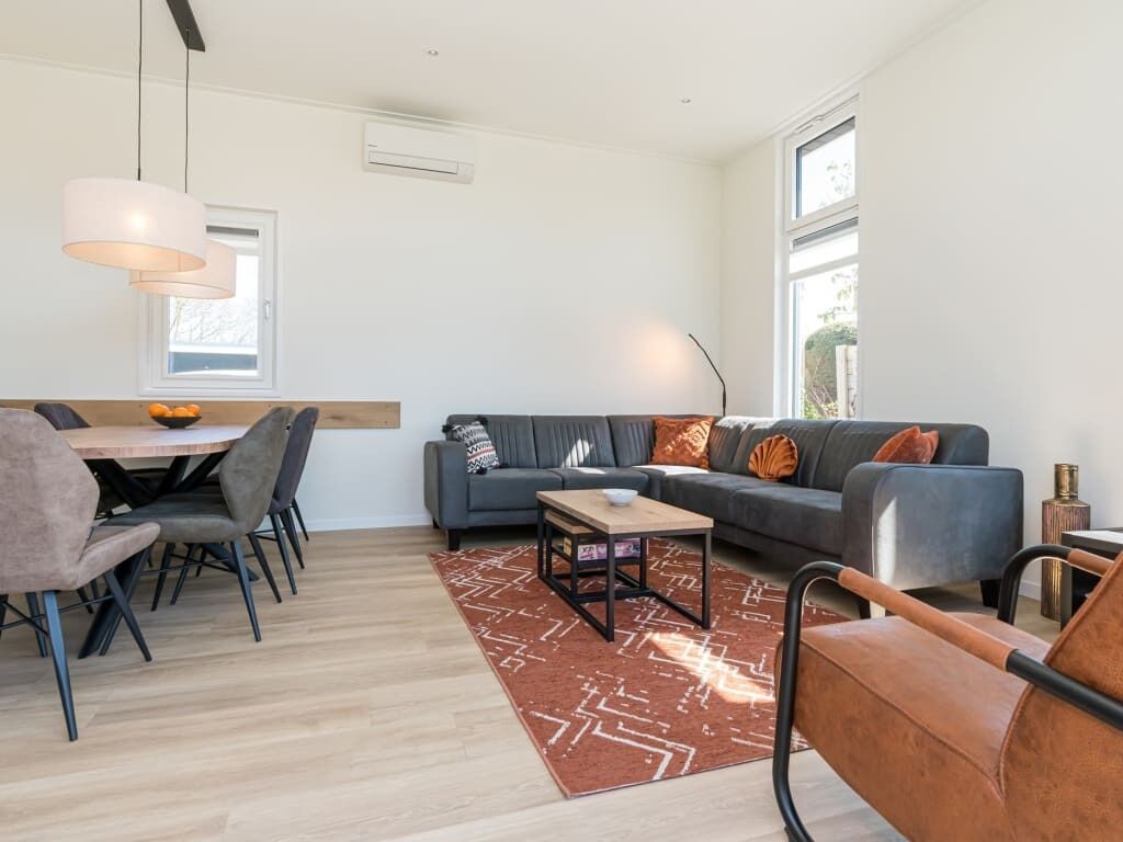 Chalet Met Brede, Diepe Achtertuin, Beschut En Gesitueerd Op Het Zuidwesten<br>eigentijds Ingericht Met - Renesse