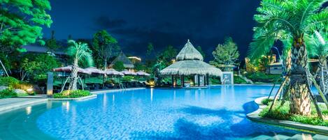 Indoor pool, seasonal outdoor pool