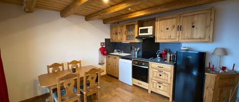 Oven, dishwasher, coffee/tea maker, toaster