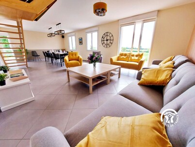 Gran casa con spa, cine, billar y juegos para 12 personas en el campo de Saulges