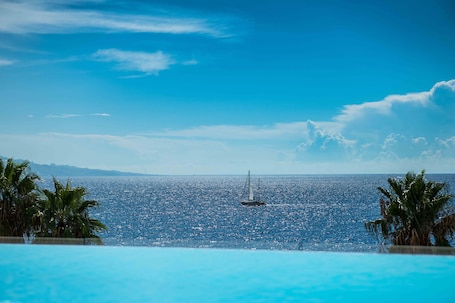 Piscina coperta, piscina stagionale all'aperto