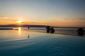 Indoor pool, seasonal outdoor pool