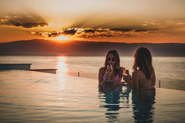 Indoor pool, seasonal outdoor pool
