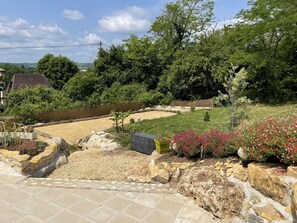 Property grounds - Family cottage with shared pool, WiFi, and pets welcome in the heart of Périgord (Le Bugue)