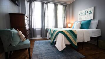 3 habitaciones, escritorio, tabla de planchar con plancha y wifi gratis