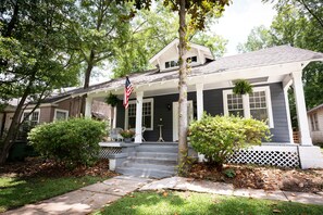 Exterior - Spacious 3BR Escape | Pets Welcome & Bright (Montgomery)