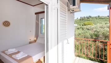 Apartment, 2 Schlafzimmer, Balkon | 2 Schlafzimmer, Bügeleisen/Bügelbrett, Bettwäsche