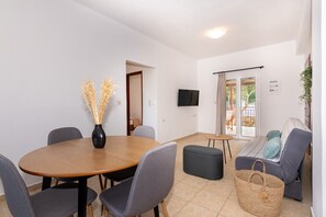 Apartment, 2 Bedrooms, Patio | Living area | 40-inch flat-screen TV with cable channels, TV, Netflix