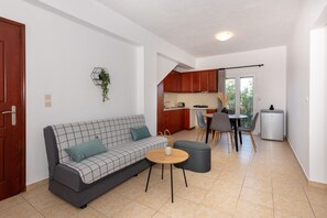 Apartment, 2 Bedrooms, Patio | Living area