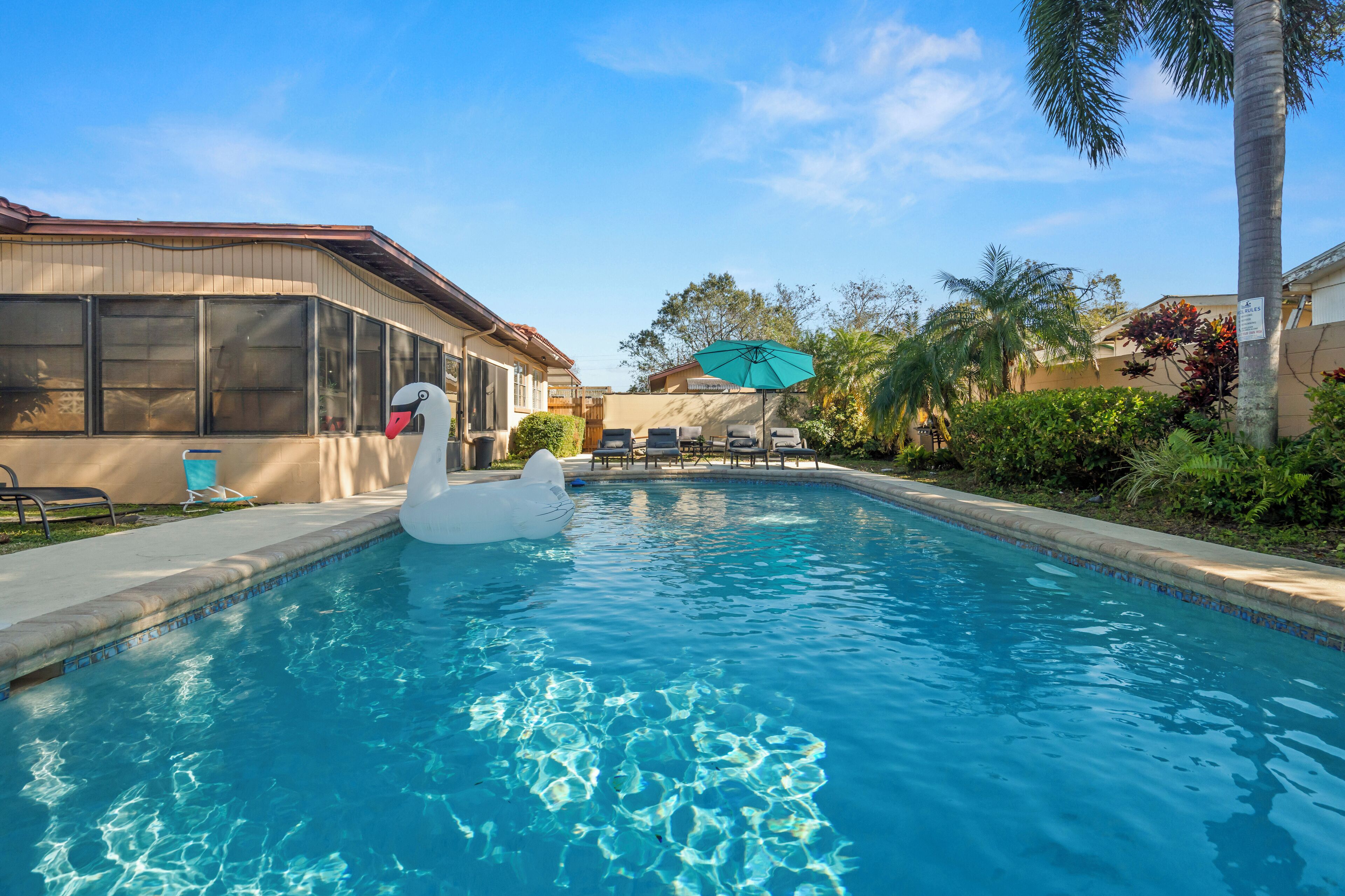 Heated Pool House walk from stadium