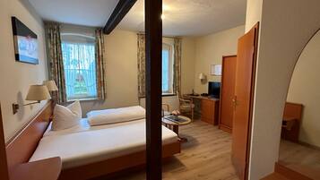 Basic enkelrum | 1 sovrum, skrivbord, mörklÀggningsgardiner och gratis wi-fi