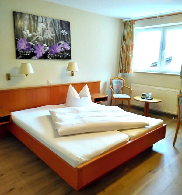 Habitación individual básica | Escritorio, cortinas blackout, wifi gratis y ropa de cama 