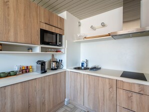 Microonde, piano cottura, tostapane