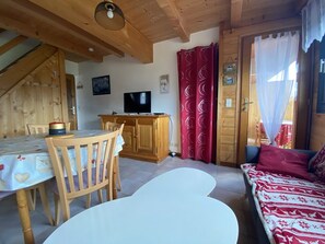 Interior - Cozy duplex for 4 in Crest-Voland, near slopes, parking, wifi (Crest-Voland)