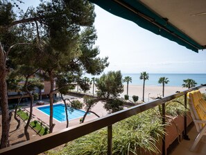 Property grounds - Seaside Apartment with Parking and AC (Torredembarra)