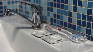 Deluxe tweepersoonskamer | Een laptopwerkplek, verduisterende gordijnen, gratis wifi, beddengoed