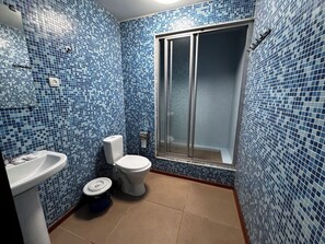 Phòng đôi Deluxe | Khu vực làm việc phù hợp cho laptop, màn/rèm cản sáng 